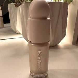 rare beauty liquid highlighter in the shade “enlighten”